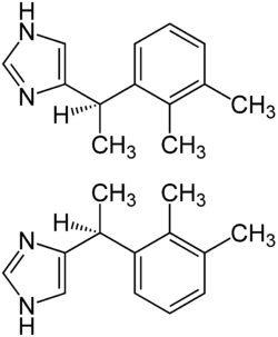 Énantiomère R de la médétomidine (en haut) et S-médétomidine (en bas)
